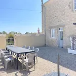 Сasa de vacaciones La Clairiere Maison Spacieuse Rénovée Joliment Décorée Confort 12 P 2 Sdb 2 Wc Grand Jardin Clos, Belle Terrasse Aménagée, Parking Privatif, Ping Pong Baby Foot Proche Omaha Et Bayeux, Chiens Bienvenus *