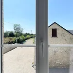 La Clairiere Maison Spacieuse Rénovée Joliment Décorée Confort 12 P 2 Sdb 2 Wc Grand Jardin Clos, Belle Terrasse Aménagée, Parking Privatif, Ping Pong Baby Foot Proche Omaha Et Bayeux, Chiens Bienvenus Crouay
