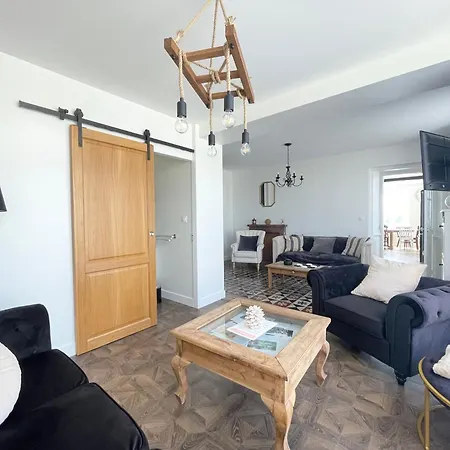 La Clairiere Maison Spacieuse Renovee Joliment Decoree Confort 12 P 2 Sdb 2 Wc Grand Jardin Clos, Belle Terrasse Amenagee, Parking Privatif, Ping Pong Baby Foot Proche Omaha Et Bayeux *
