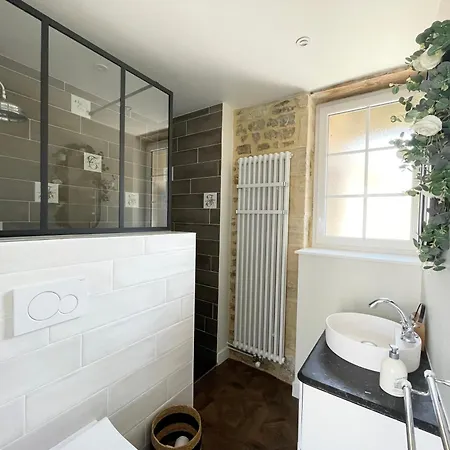 La Clairiere Maison Spacieuse Rénovée Joliment Décorée Confort 12 P 2 Sdb 2 Wc Grand Jardin Clos, Belle Terrasse Aménagée, Parking Privatif, Ping Pong Baby Foot Proche Omaha Et Bayeux, Chiens Bienvenus Hébergement de vacances *