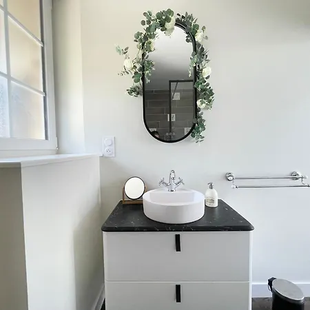 بيت للعطل La Clairiere Maison Spacieuse Renovee Joliment Decoree Confort 12 P 2 Sdb 2 Wc Grand Jardin Clos, Belle Terrasse Amenagee, Parking Privatif, Ping Pong Baby Foot Proche Omaha Et Bayeux, Chiens Bienvenus *