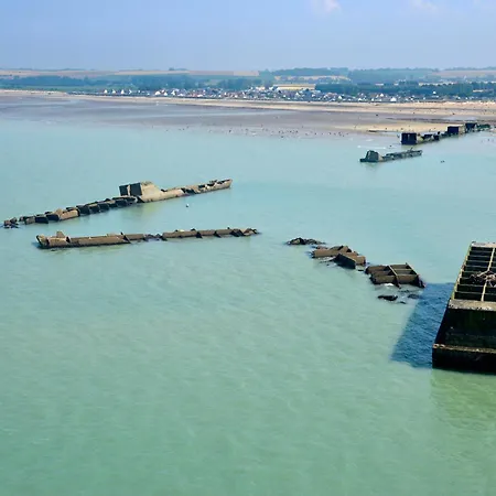 La Clairiere Maison Spacieuse Rénovée Joliment Décorée Confort 12 P 2 Sdb 2 Wc Grand Jardin Clos, Belle Terrasse Aménagée, Parking Privatif, Ping Pong Baby Foot Proche Omaha Et Bayeux, Chiens Bienvenus