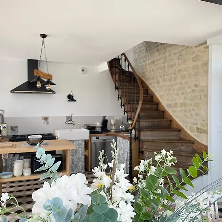 La Clairiere Maison Spacieuse Renovee Joliment Decoree Confort 12 P 2 Sdb 2 Wc Grand Jardin Clos, Belle Terrasse Amenagee, Parking Privatif, Ping Pong Baby Foot Proche Omaha Et Bayeux *