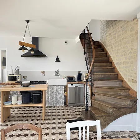 La Clairiere Maison Spacieuse Rénovée Joliment Décorée Confort 12 P 2 Sdb 2 Wc Grand Jardin Clos, Belle Terrasse Aménagée, Parking Privatif, Ping Pong Baby Foot Proche Omaha Et Bayeux, Chiens Bienvenus * Crouay