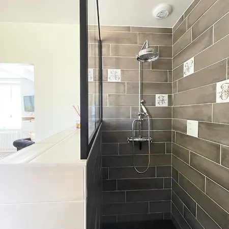 La Clairiere Maison Spacieuse Renovee Joliment Decoree Confort 12 P 2 Sdb 2 Wc Grand Jardin Clos, Belle Terrasse Amenagee, Parking Privatif, Ping Pong Baby Foot Proche Omaha Et Bayeux Crouay