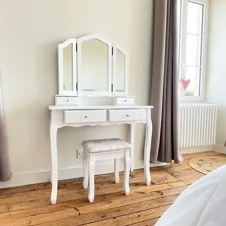 La Clairiere Maison Spacieuse Rénovée Joliment Décorée Confort 12 P 2 Sdb 2 Wc Grand Jardin Clos, Belle Terrasse Aménagée, Parking Privatif, Ping Pong Baby Foot Proche Omaha Et Bayeux, Chiens Bienvenus