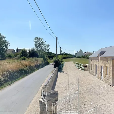 La Clairiere Maison Spacieuse Renovee Joliment Decoree Confort 12 P 2 Sdb 2 Wc Grand Jardin Clos, Belle Terrasse Amenagee, Parking Privatif, Ping Pong Baby Foot Proche Omaha Et Bayeux Holiday home Crouay