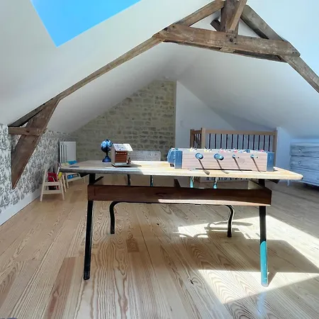 Hébergement de vacances La Clairiere Maison Spacieuse Rénovée Joliment Décorée Confort 12 P 2 Sdb 2 Wc Grand Jardin Clos, Belle Terrasse Aménagée, Parking Privatif, Ping Pong Baby Foot Proche Omaha Et Bayeux, Chiens Bienvenus *