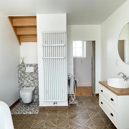 La Clairiere Maison Spacieuse Rénovée Joliment Décorée Confort 12 P 2 Sdb 2 Wc Grand Jardin Clos, Belle Terrasse Aménagée, Parking Privatif, Ping Pong Baby Foot Proche Omaha Et Bayeux, Chiens Bienvenus *