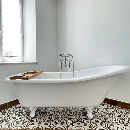 La Clairiere Maison Spacieuse Renovee Joliment Decoree Confort 12 P 2 Sdb 2 Wc Grand Jardin Clos, Belle Terrasse Amenagee, Parking Privatif, Ping Pong Baby Foot Proche Omaha Et Bayeux Crouay