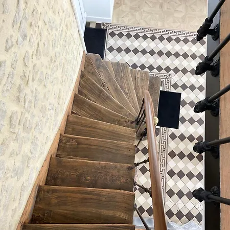 La Clairiere Maison Spacieuse Rénovée Joliment Décorée Confort 12 P 2 Sdb 2 Wc Grand Jardin Clos, Belle Terrasse Aménagée, Parking Privatif, Ping Pong Baby Foot Proche Omaha Et Bayeux, Chiens Bienvenus Hébergement de vacances *