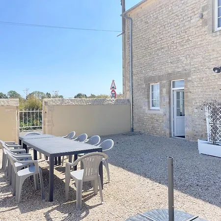 Ferienhaus La Clairiere Maison Spacieuse Renovee Joliment Decoree Confort 12 P 2 Sdb 2 Wc Grand Jardin Clos, Belle Terrasse Amenagee, Parking Privatif, Ping Pong Baby Foot Proche Omaha Et Bayeux, Chiens Bienvenus *