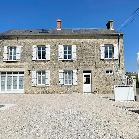 La Clairiere Maison Spacieuse Renovee Joliment Decoree Confort 12 P 2 Sdb 2 Wc Grand Jardin Clos, Belle Terrasse Amenagee, Parking Privatif, Ping Pong Baby Foot Proche Omaha Et Bayeux, Chiens Bienvenus Ferienhaus *