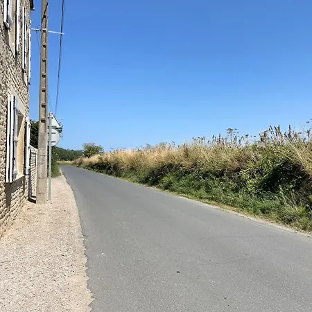 Hébergement de vacances La Clairiere Maison Spacieuse Rénovée Joliment Décorée Confort 12 P 2 Sdb 2 Wc Grand Jardin Clos, Belle Terrasse Aménagée, Parking Privatif, Ping Pong Baby Foot Proche Omaha Et Bayeux, Chiens Bienvenus Crouay