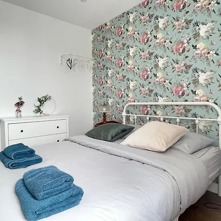 La Clairiere Maison Spacieuse Renovee Joliment Decoree Confort 12 P 2 Sdb 2 Wc Grand Jardin Clos, Belle Terrasse Amenagee, Parking Privatif, Ping Pong Baby Foot Proche Omaha Et Bayeux Holiday home Crouay