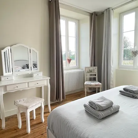 La Clairiere Maison Spacieuse Renovee Joliment Decoree Confort 12 P 2 Sdb 2 Wc Grand Jardin Clos, Belle Terrasse Amenagee, Parking Privatif, Ping Pong Baby Foot Proche Omaha Et Bayeux *