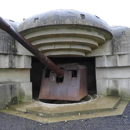 Hébergement de vacances La Clairiere Maison Spacieuse Rénovée Joliment Décorée Confort 12 P 2 Sdb 2 Wc Grand Jardin Clos, Belle Terrasse Aménagée, Parking Privatif, Ping Pong Baby Foot Proche Omaha Et Bayeux, Chiens Bienvenus *