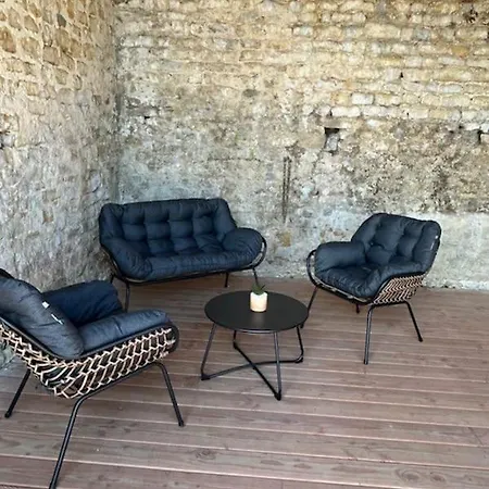 La Clairiere Maison Spacieuse Rénovée Joliment Décorée Confort 12 P 2 Sdb 2 Wc Grand Jardin Clos, Belle Terrasse Aménagée, Parking Privatif, Ping Pong Baby Foot Proche Omaha Et Bayeux, Chiens Bienvenus Hébergement de vacances Crouay