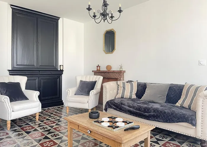 La Clairiere Maison Spacieuse Renovee Joliment Decoree Confort 12 P 2 Sdb 2 Wc Grand Jardin Clos, Belle Terrasse Amenagee, Parking Privatif, Ping Pong Baby Foot Proche Omaha Et Bayeux, Chiens Bienvenus *