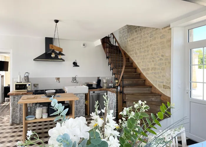 La Clairiere Maison Spacieuse Renovee Joliment Decoree Confort 12 P 2 Sdb 2 Wc Grand Jardin Clos, Belle Terrasse Amenagee, Parking Privatif, Ping Pong Baby Foot Proche Omaha Et Bayeux, Chiens Bienvenus *