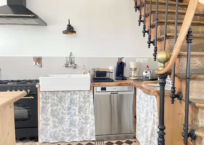 La Clairiere Maison Spacieuse Rénovée Joliment Décorée Confort 12 P 2 Sdb 2 Wc Grand Jardin Clos, Belle Terrasse Aménagée, Parking Privatif, Ping Pong Baby Foot Proche Omaha Et Bayeux, Chiens Bienvenus