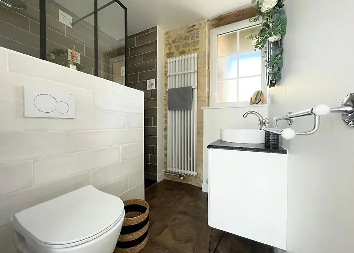 La Clairiere Maison Spacieuse Rénovée Joliment Décorée Confort 12 P 2 Sdb 2 Wc Grand Jardin Clos, Belle Terrasse Aménagée, Parking Privatif, Ping Pong Baby Foot Proche Omaha Et Bayeux, Chiens Bienvenus Hébergement de vacances Crouay