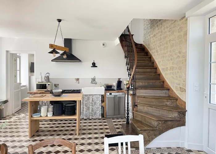 La Clairiere Maison Spacieuse Renovee Joliment Decoree Confort 12 P 2 Sdb 2 Wc Grand Jardin Clos, Belle Terrasse Amenagee, Parking Privatif, Ping Pong Baby Foot Proche Omaha Et Bayeux, Chiens Bienvenus * Crouay