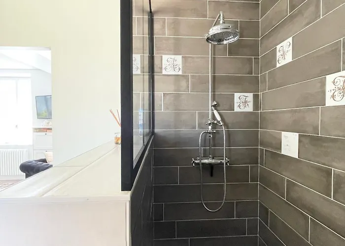 La Clairiere Maison Spacieuse Rénovée Joliment Décorée Confort 12 P 2 Sdb 2 Wc Grand Jardin Clos, Belle Terrasse Aménagée, Parking Privatif, Ping Pong Baby Foot Proche Omaha Et Bayeux, Chiens Bienvenus Crouay