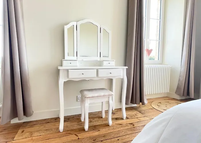 La Clairiere Maison Spacieuse Rénovée Joliment Décorée Confort 12 P 2 Sdb 2 Wc Grand Jardin Clos, Belle Terrasse Aménagée, Parking Privatif, Ping Pong Baby Foot Proche Omaha Et Bayeux, Chiens Bienvenus