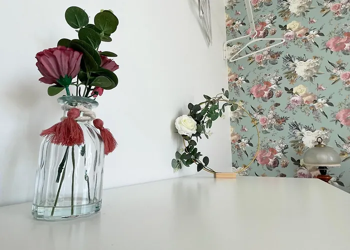 La Clairiere Maison Spacieuse Rénovée Joliment Décorée Confort 12 P 2 Sdb 2 Wc Grand Jardin Clos, Belle Terrasse Aménagée, Parking Privatif, Ping Pong Baby Foot Proche Omaha Et Bayeux, Chiens Bienvenus