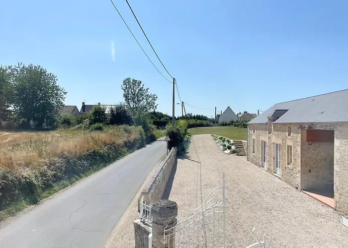 La Clairiere Maison Spacieuse Rénovée Joliment Décorée Confort 12 P 2 Sdb 2 Wc Grand Jardin Clos, Belle Terrasse Aménagée, Parking Privatif, Ping Pong Baby Foot Proche Omaha Et Bayeux, Chiens Bienvenus Hébergement de vacances Crouay