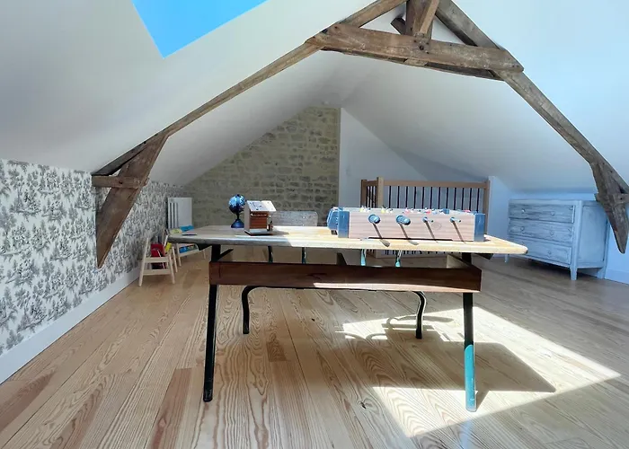 Hébergement de vacances La Clairiere Maison Spacieuse Rénovée Joliment Décorée Confort 12 P 2 Sdb 2 Wc Grand Jardin Clos, Belle Terrasse Aménagée, Parking Privatif, Ping Pong Baby Foot Proche Omaha Et Bayeux, Chiens Bienvenus *