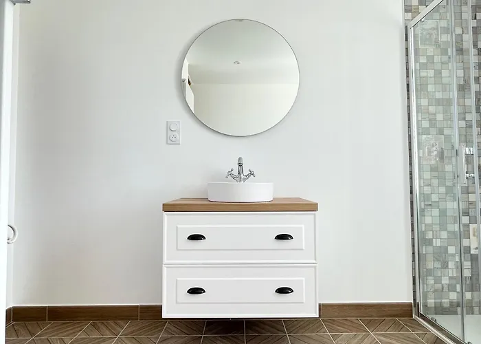 Σπίτι διακοπών La Clairiere Maison Spacieuse Renovee Joliment Decoree Confort 12 P 2 Sdb 2 Wc Grand Jardin Clos, Belle Terrasse Amenagee, Parking Privatif, Ping Pong Baby Foot Proche Omaha Et Bayeux, Chiens Bienvenus