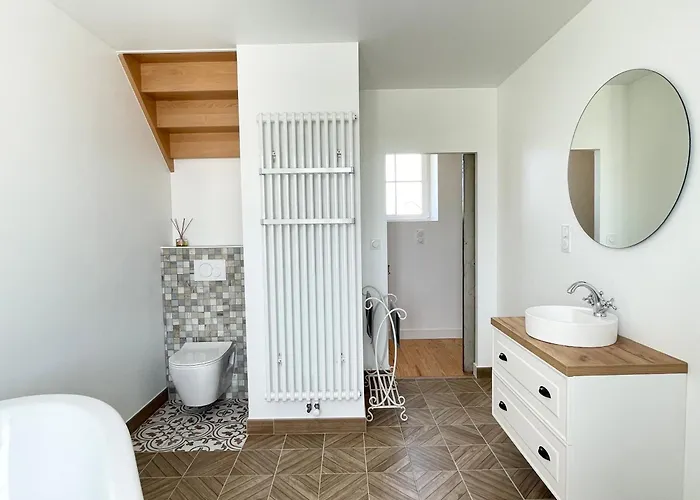 La Clairiere Maison Spacieuse Rénovée Joliment Décorée Confort 12 P 2 Sdb 2 Wc Grand Jardin Clos, Belle Terrasse Aménagée, Parking Privatif, Ping Pong Baby Foot Proche Omaha Et Bayeux, Chiens Bienvenus *