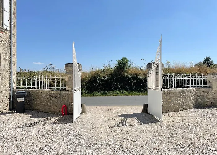 Σπίτι διακοπών La Clairiere Maison Spacieuse Renovee Joliment Decoree Confort 12 P 2 Sdb 2 Wc Grand Jardin Clos, Belle Terrasse Amenagee, Parking Privatif, Ping Pong Baby Foot Proche Omaha Et Bayeux, Chiens Bienvenus Crouay