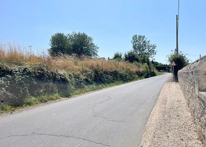 Hébergement de vacances La Clairiere Maison Spacieuse Rénovée Joliment Décorée Confort 12 P 2 Sdb 2 Wc Grand Jardin Clos, Belle Terrasse Aménagée, Parking Privatif, Ping Pong Baby Foot Proche Omaha Et Bayeux, Chiens Bienvenus