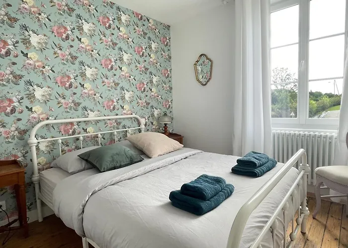 La Clairiere Maison Spacieuse Rénovée Joliment Décorée Confort 12 P 2 Sdb 2 Wc Grand Jardin Clos, Belle Terrasse Aménagée, Parking Privatif, Ping Pong Baby Foot Proche Omaha Et Bayeux, Chiens Bienvenus *