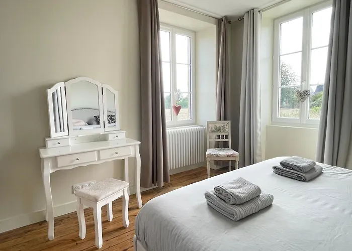 La Clairiere Maison Spacieuse Rénovée Joliment Décorée Confort 12 P 2 Sdb 2 Wc Grand Jardin Clos, Belle Terrasse Aménagée, Parking Privatif, Ping Pong Baby Foot Proche Omaha Et Bayeux, Chiens Bienvenus *