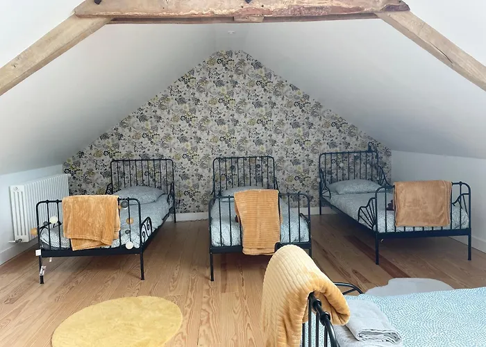 La Clairiere Maison Spacieuse Rénovée Joliment Décorée Confort 12 P 2 Sdb 2 Wc Grand Jardin Clos, Belle Terrasse Aménagée, Parking Privatif, Ping Pong Baby Foot Proche Omaha Et Bayeux, Chiens Bienvenus Hébergement de vacances Crouay