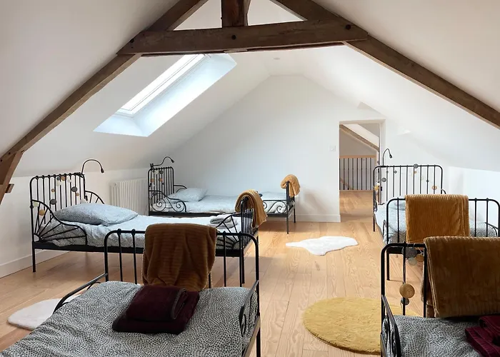 La Clairiere Maison Spacieuse Renovee Joliment Decoree Confort 12 P 2 Sdb 2 Wc Grand Jardin Clos, Belle Terrasse Amenagee, Parking Privatif, Ping Pong Baby Foot Proche Omaha Et Bayeux, Chiens Bienvenus * Crouay