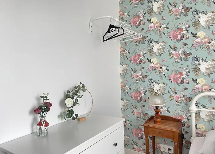 La Clairiere Maison Spacieuse Rénovée Joliment Décorée Confort 12 P 2 Sdb 2 Wc Grand Jardin Clos, Belle Terrasse Aménagée, Parking Privatif, Ping Pong Baby Foot Proche Omaha Et Bayeux, Chiens Bienvenus Hébergement de vacances