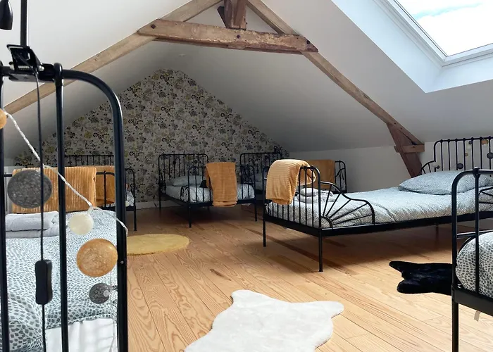 La Clairiere Maison Spacieuse Rénovée Joliment Décorée Confort 12 P 2 Sdb 2 Wc Grand Jardin Clos, Belle Terrasse Aménagée, Parking Privatif, Ping Pong Baby Foot Proche Omaha Et Bayeux, Chiens Bienvenus