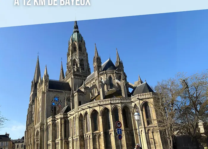 La Clairiere Maison Spacieuse Renovee Joliment Decoree Confort 12 P 2 Sdb 2 Wc Grand Jardin Clos, Belle Terrasse Amenagee, Parking Privatif, Ping Pong Baby Foot Proche Omaha Et Bayeux, Chiens Bienvenus